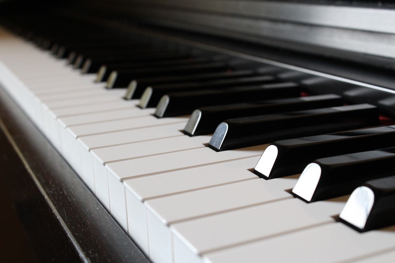 Piano, organ and other keyboards