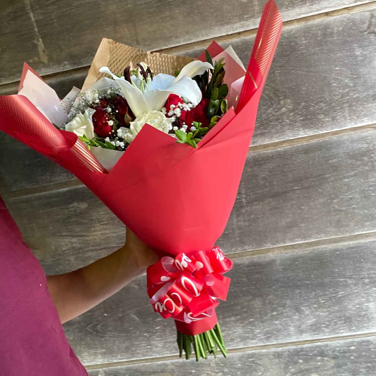 Buquê 30 Rosas mais um lírio