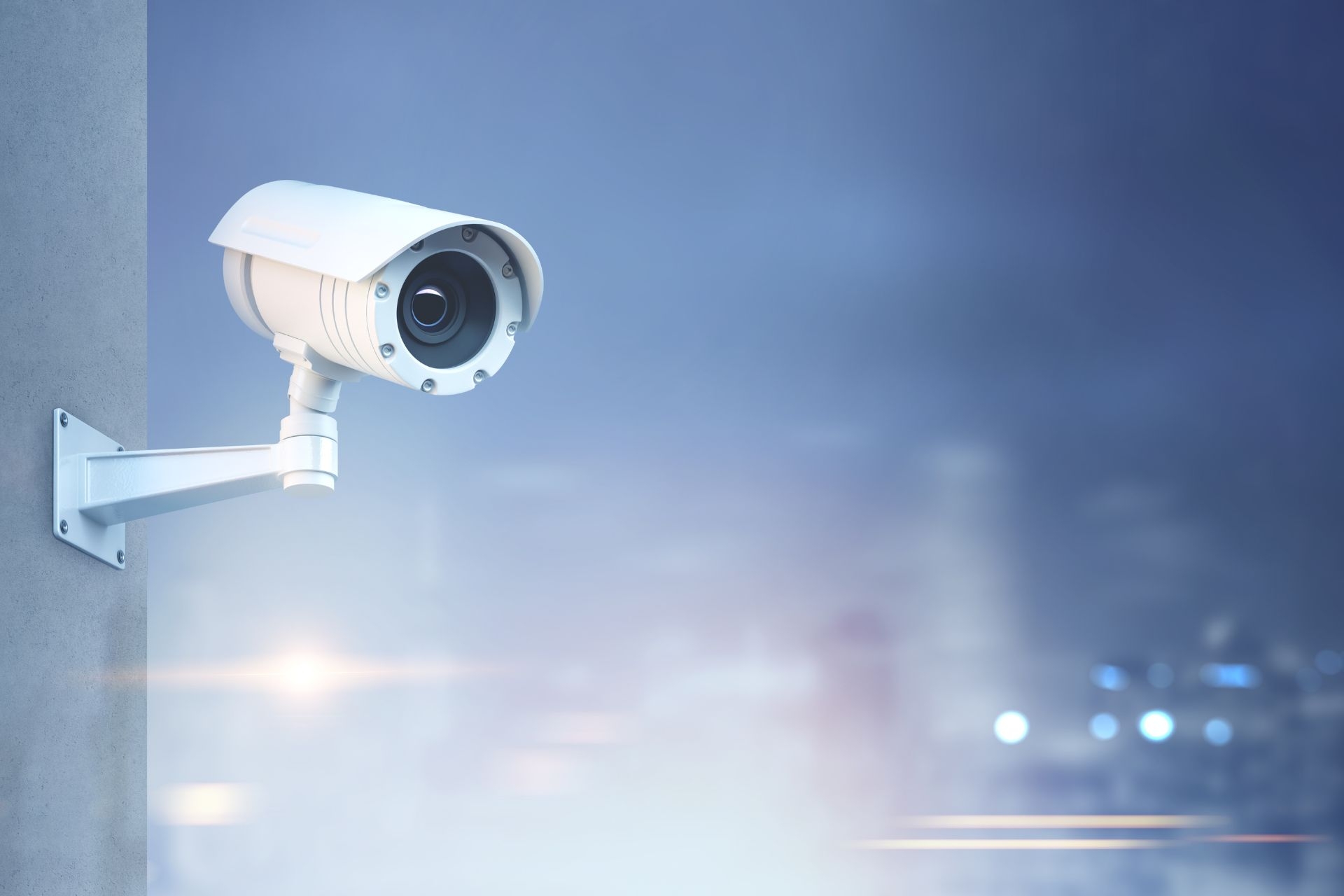 What are the key differences between electronic and mechanical image stabilization methods in CCTV cameras?