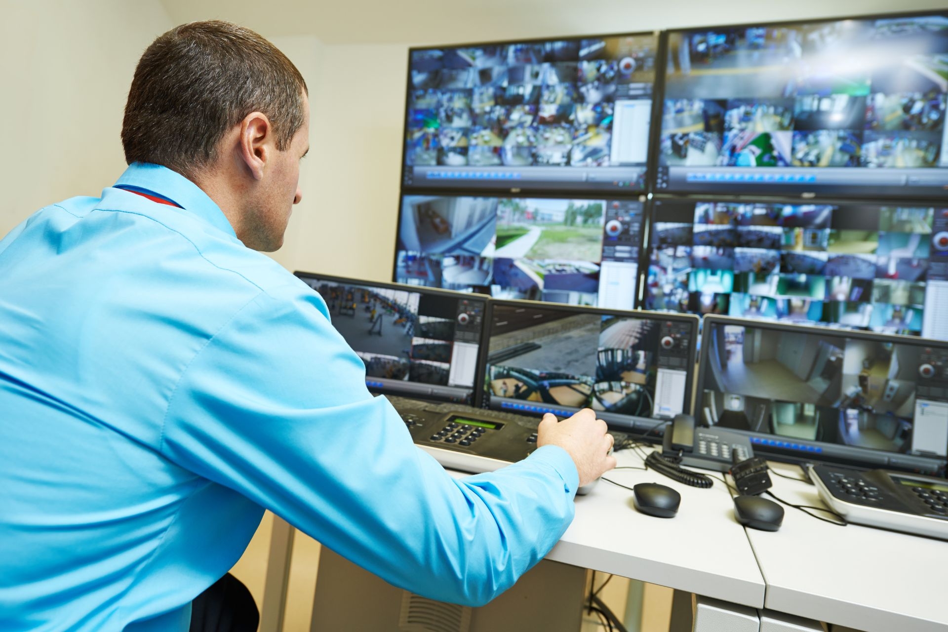 Is there a specific method for calibrating the hue settings on a CCTV camera to ensure accurate color representation?