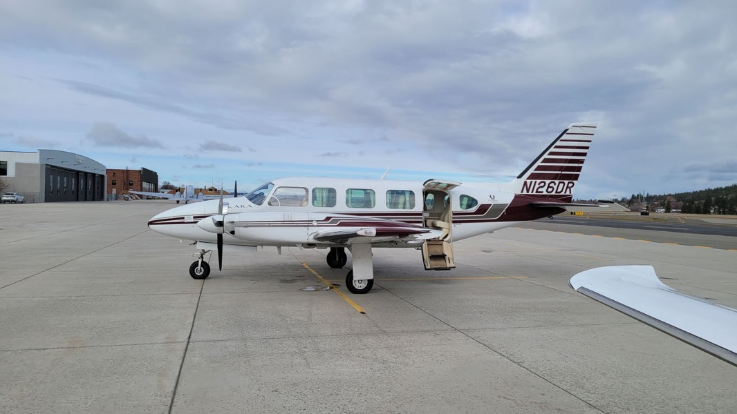 1974 Piper Navajo Chieftain PA-31-350 (N126DR), photo 2