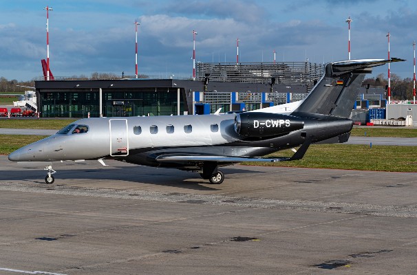 2016 Embraer Phenom 300 — photo 1