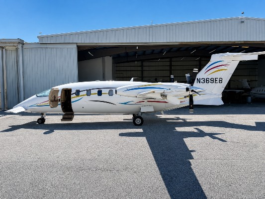 2002 Piaggio Avanti P180 — photo 1