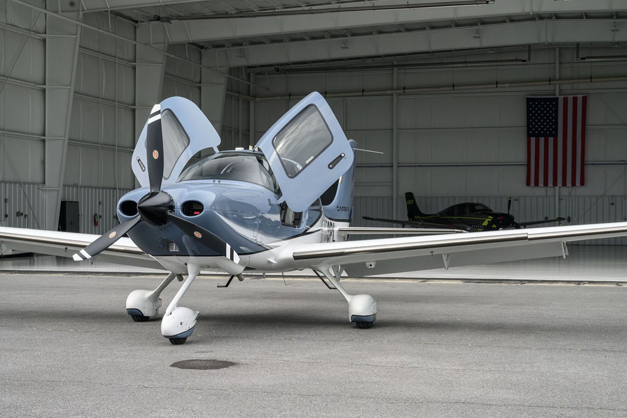 2021 Cirrus SR22-G6 — photo 2