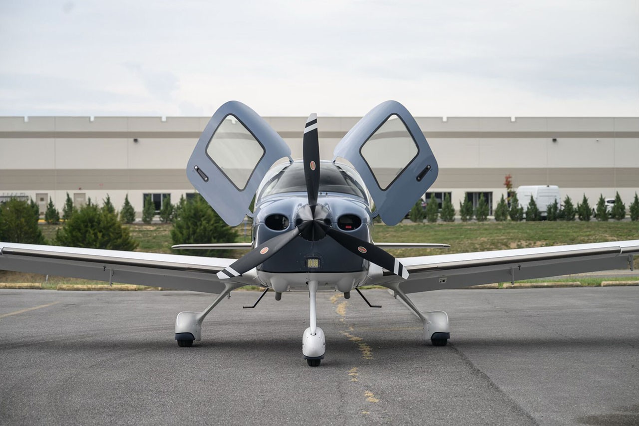2021 Cirrus SR22-G6 — photo 3