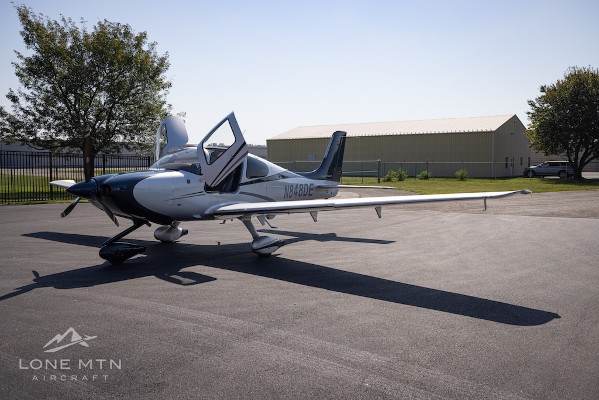 2014 Cirrus SR22-G5 — photo 1