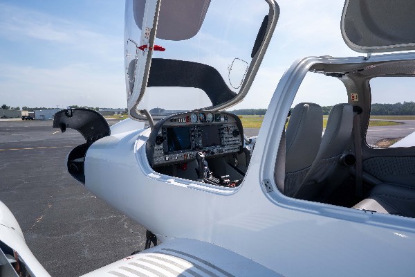 2007 Diamond TwinStar DA42 — photo 5