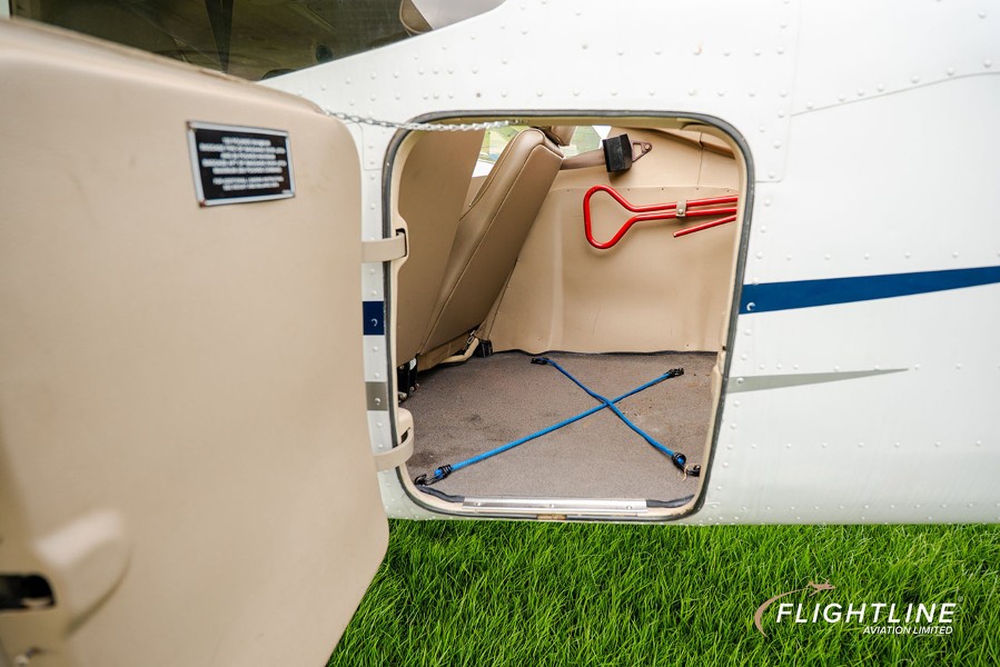 2005 Cessna 182T (G-MPLB), photo 12