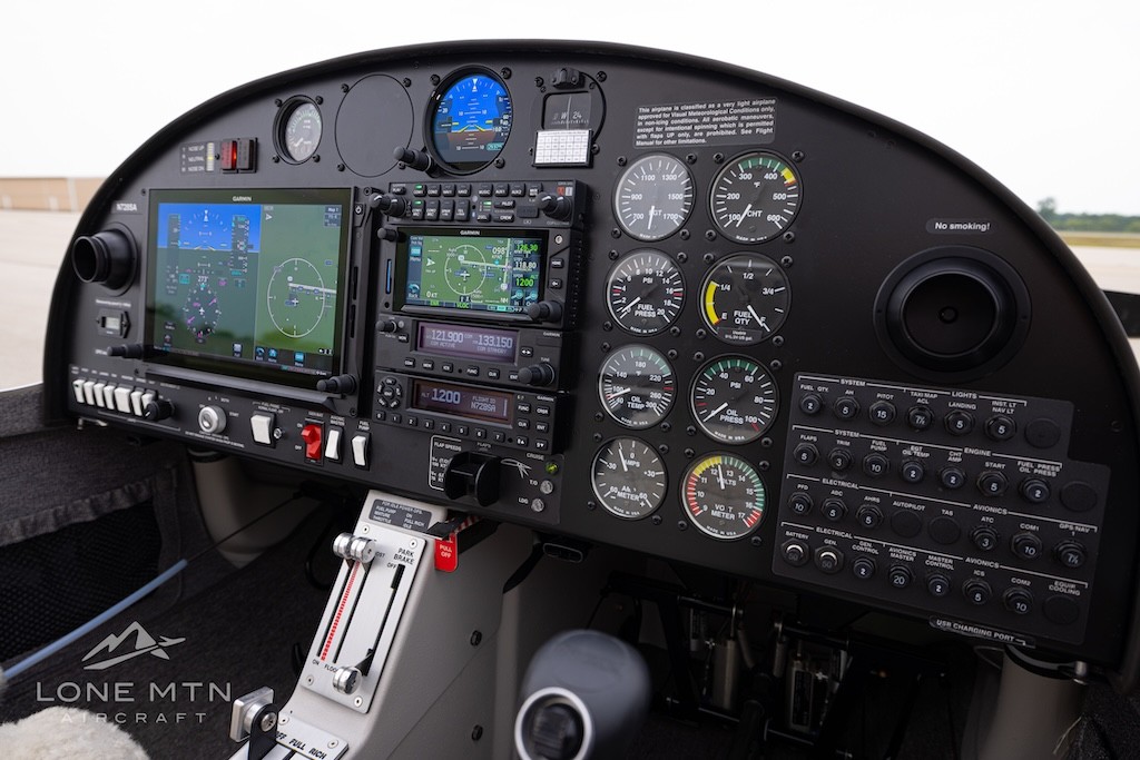 2025 Diamond DA20 — photo 4