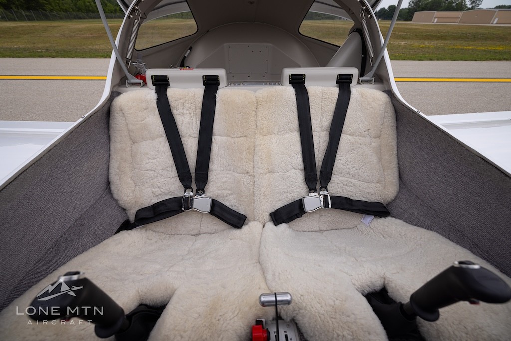 2025 Diamond DA20 — photo 5