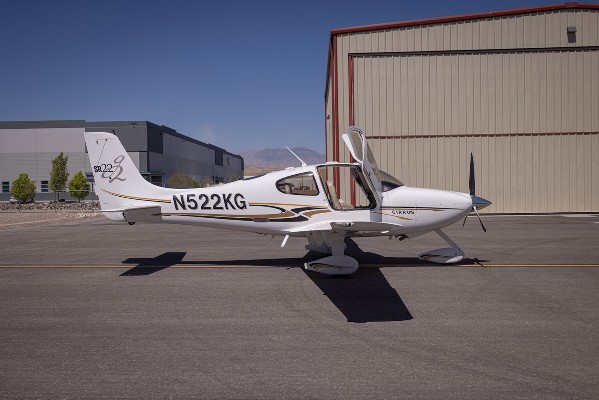 2004 Cirrus SR22-G2 — photo 2