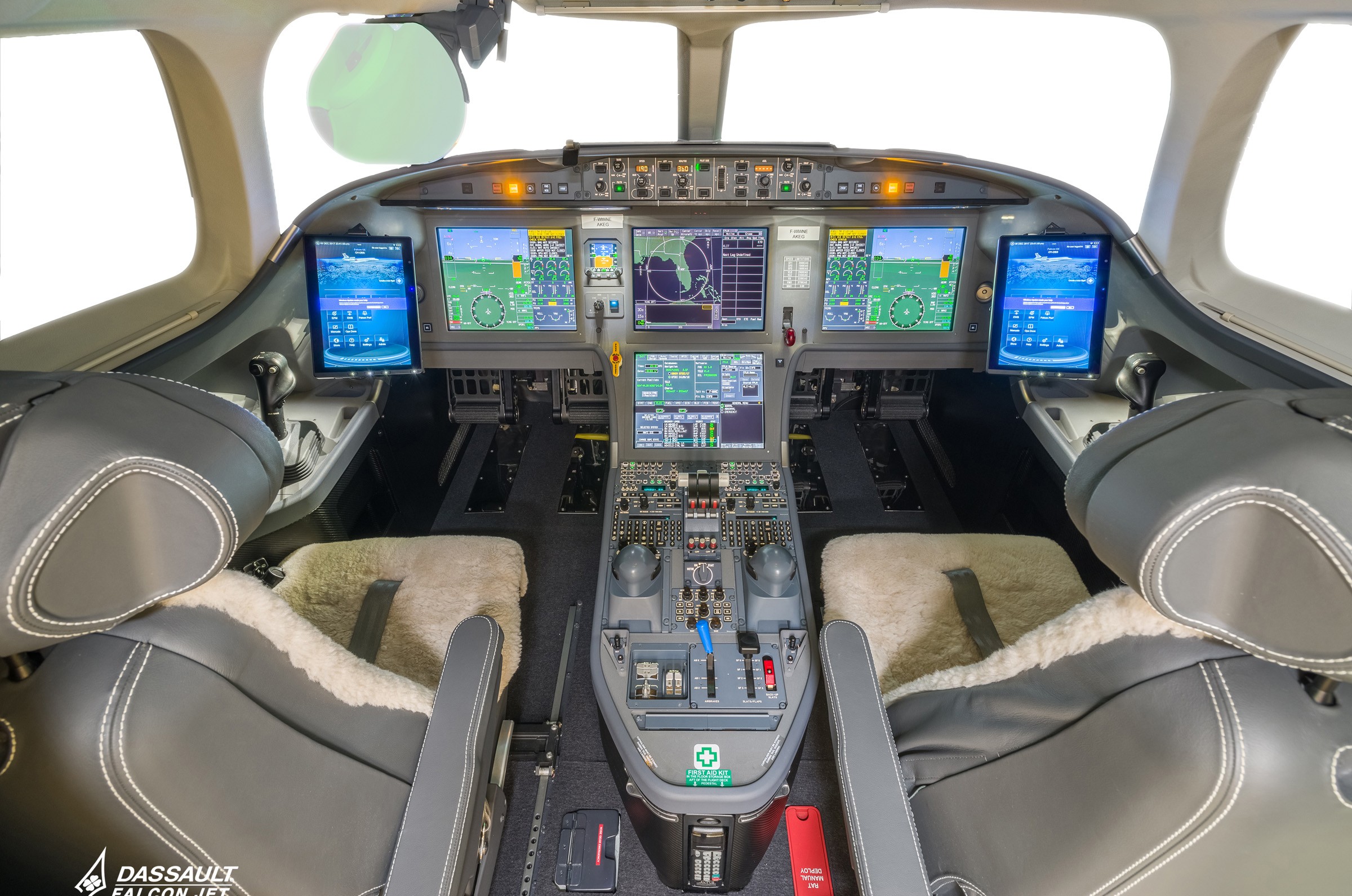 2017 Falcon 8X — photo 5