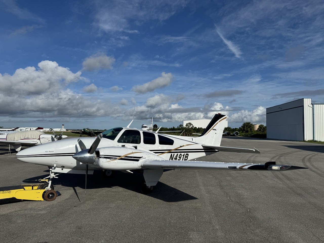 1975 Beech Baron E55 — photo 2