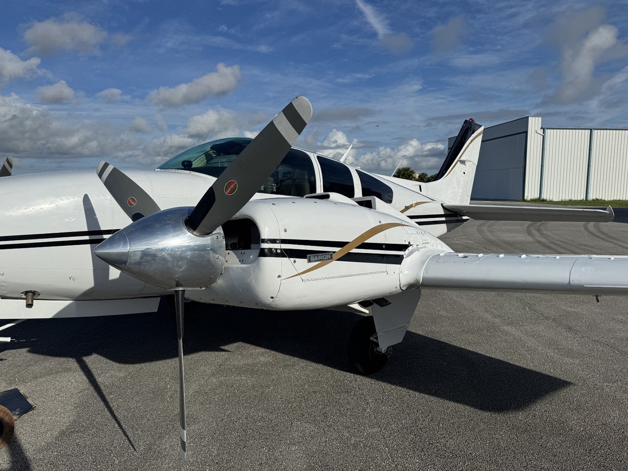 1975 Beech Baron E55 — photo 4