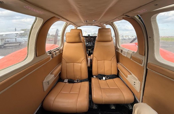 1982 Beech Baron 58 — photo 3