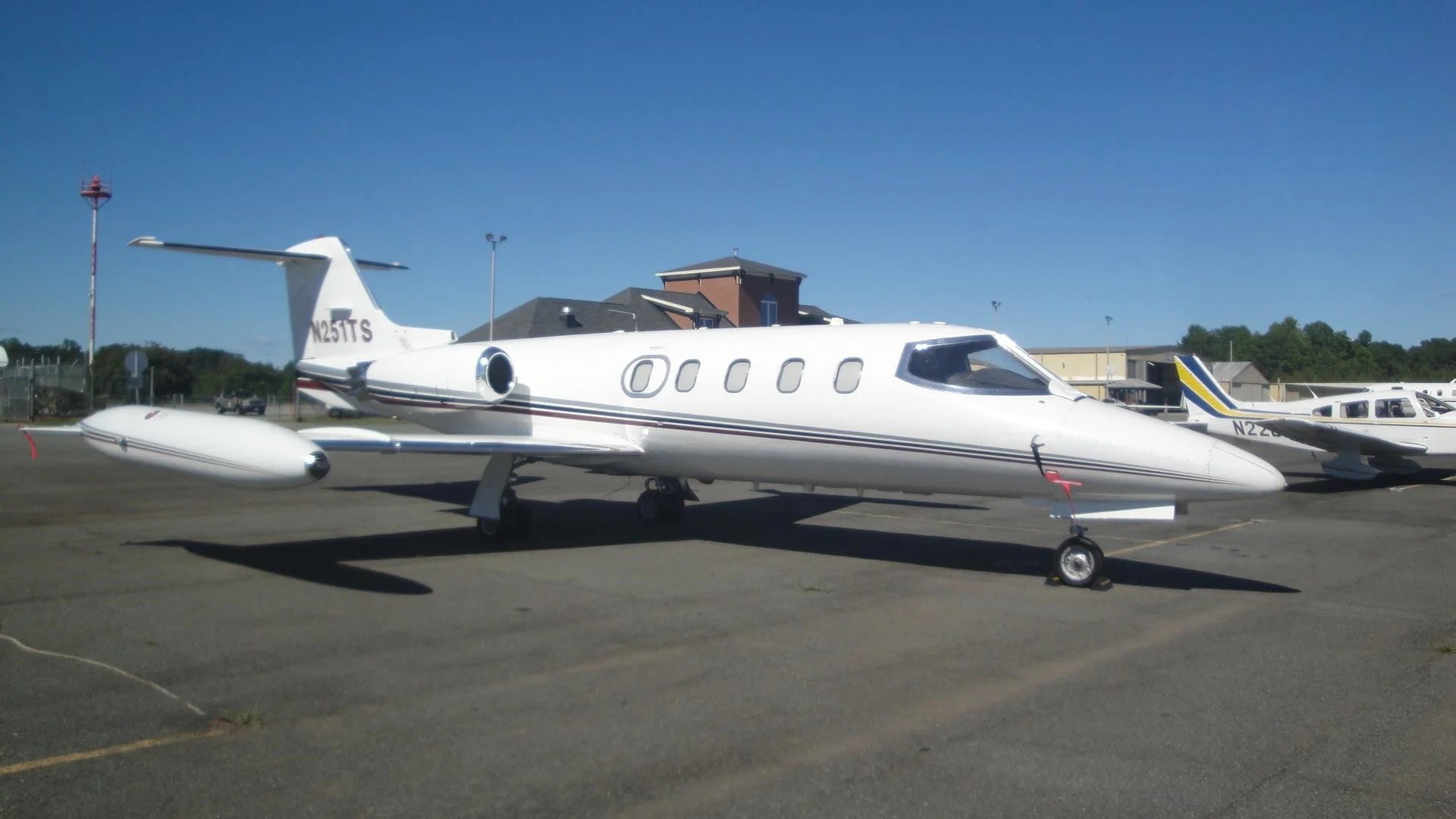 1975 Learjet 25 — photo 3