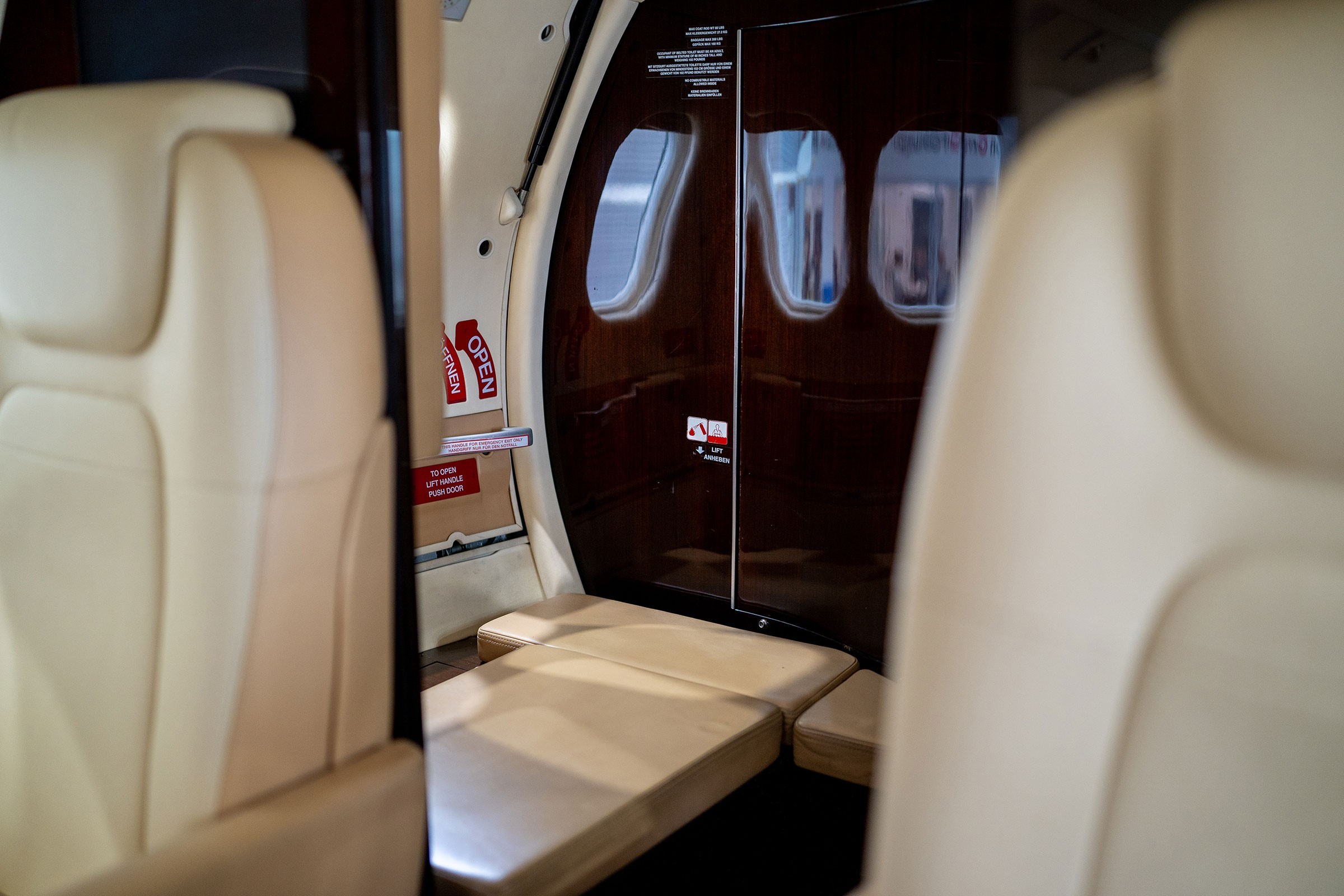 2011 Learjet 60 XR 4