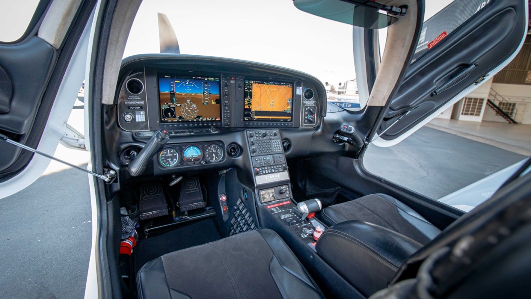 2010 Cirrus SR22-G3 GTS, photo 8