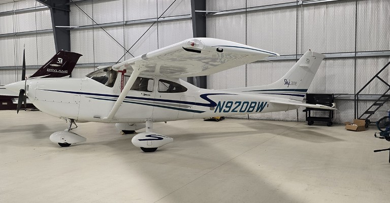 2001 Cessna 182T — photo 1
