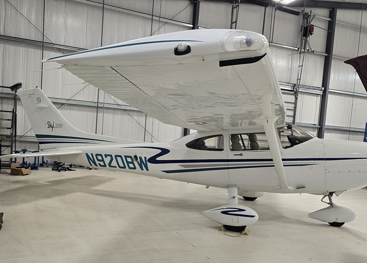 2001 Cessna 182T — photo 2