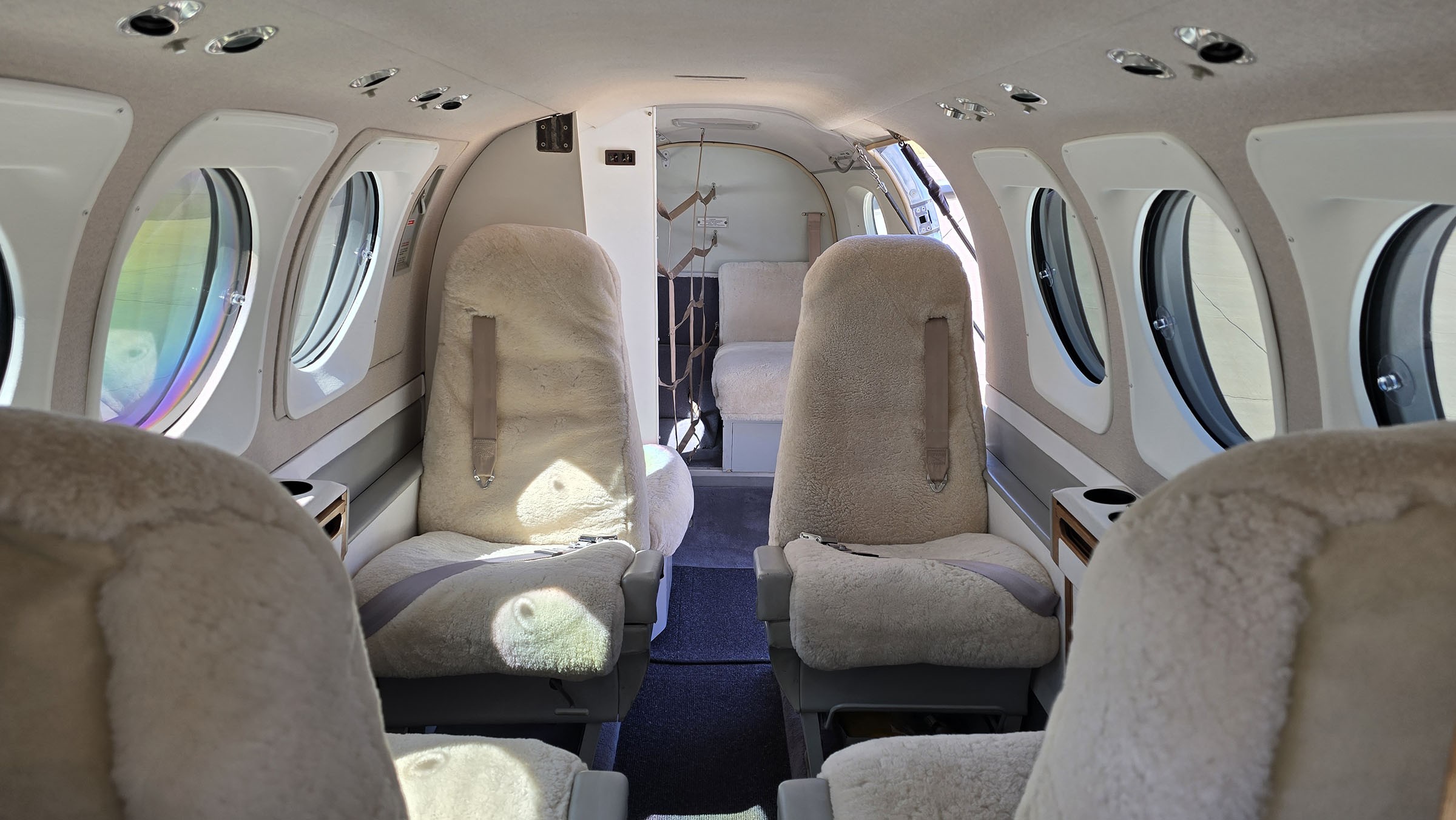 1993 Beech King Air C90B — photo 3