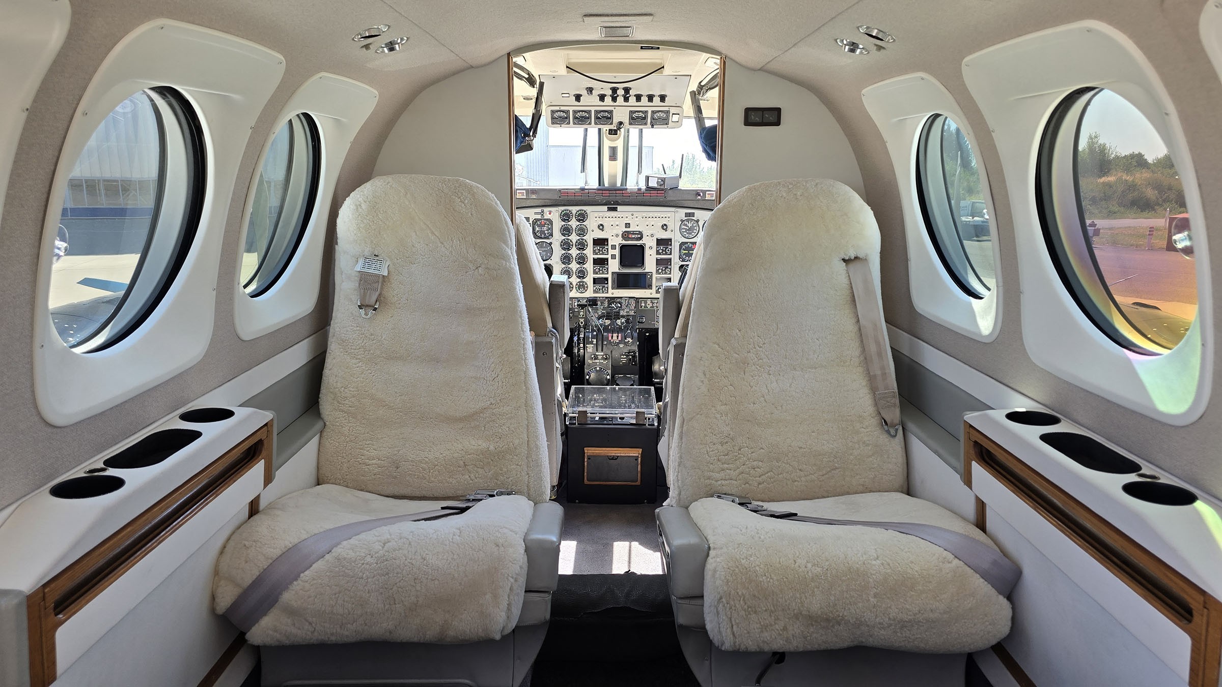 1993 Beech King Air C90B — photo 4