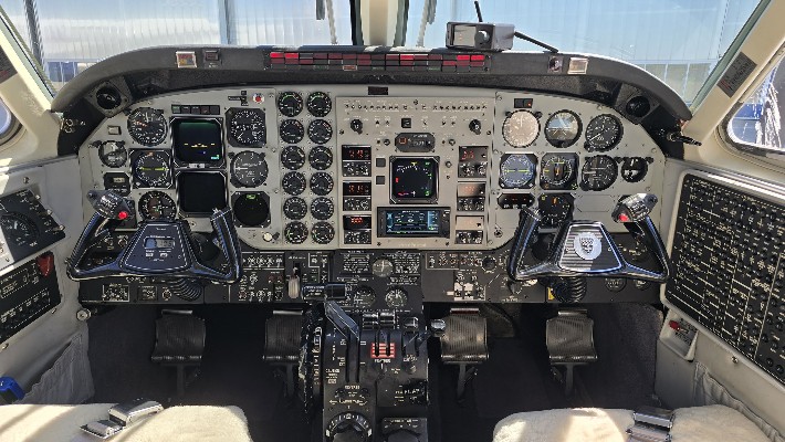 1993 Beech King Air C90B — photo 5
