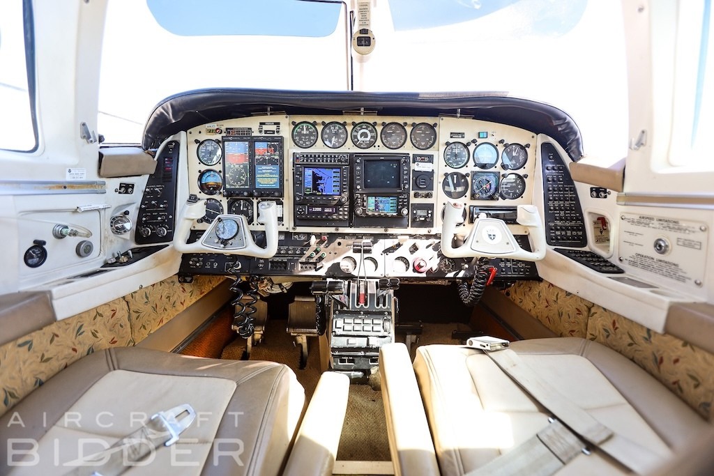 1974 BEECHCRAFT B60 DUKE 3