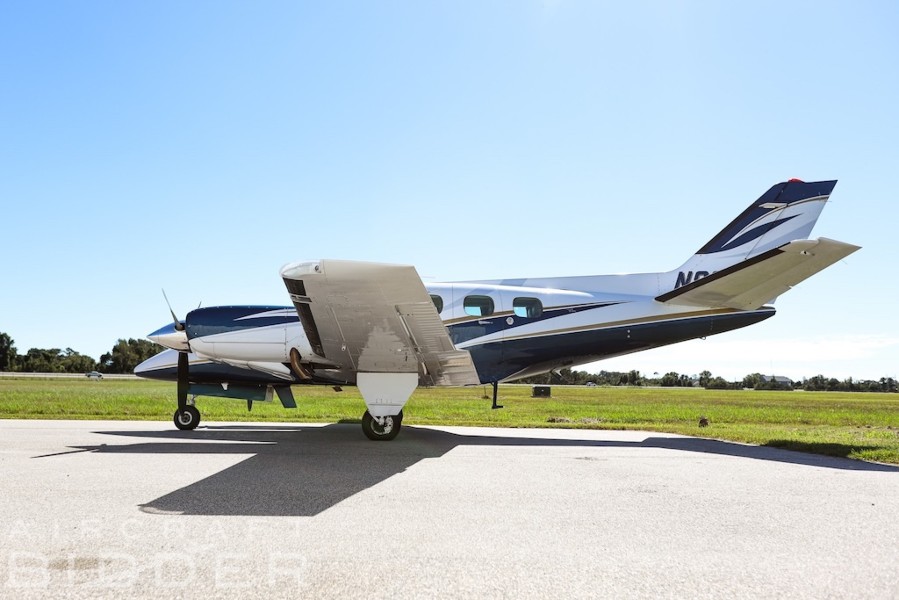 1974 Beechcraft Beech Duke B 60, photo 2