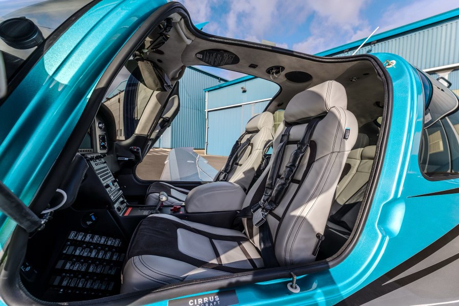 2022 Cirrus SR22T-G6 GTS (N76DW), photo 11