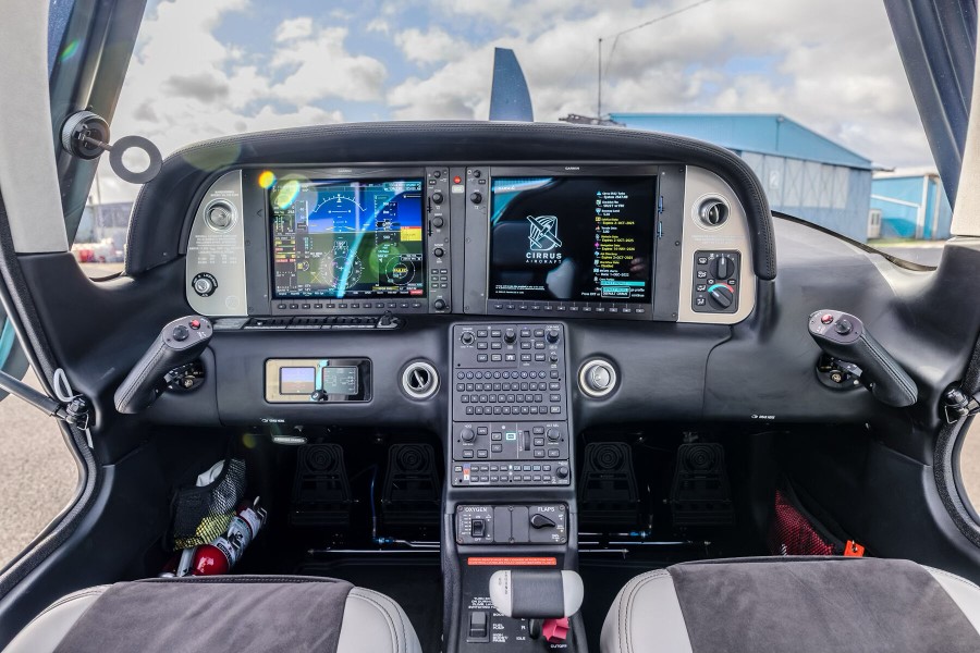 2022 Cirrus SR22T-G6 GTS (N76DW), photo 17