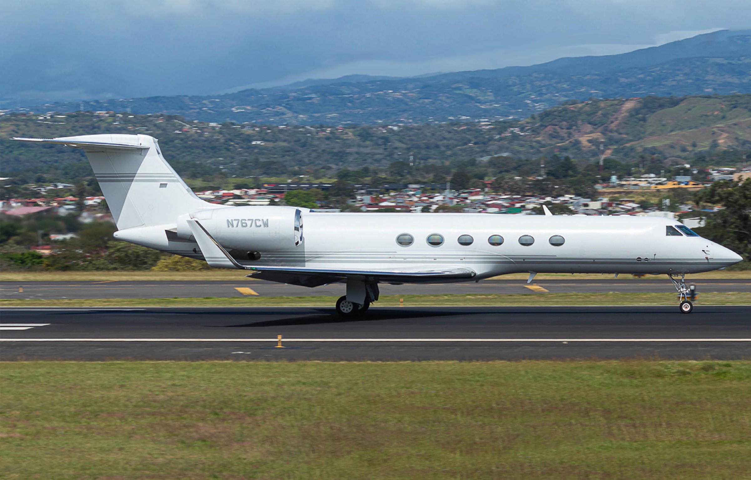 1998 Gulfstream G-V — photo 2