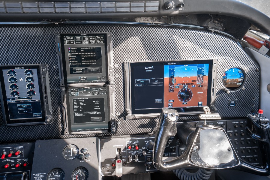 1974 Beechcraft Beech King Air E90, photo 12