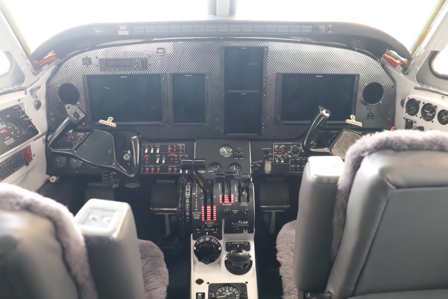 1974 Beechcraft Beech King Air E90, photo 13