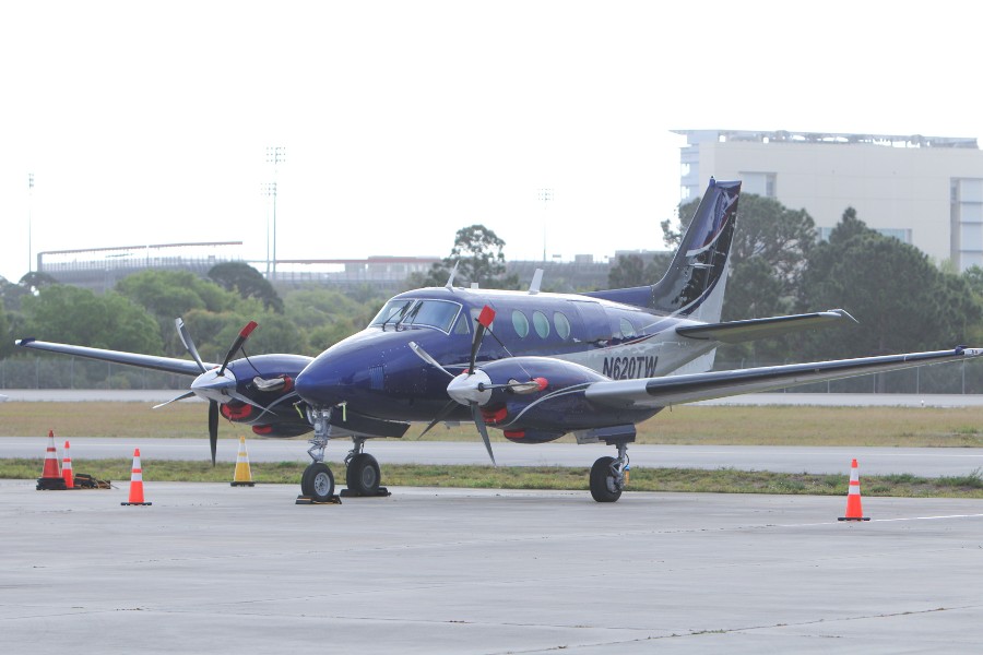 1974 Beechcraft Beech King Air E90, photo 2