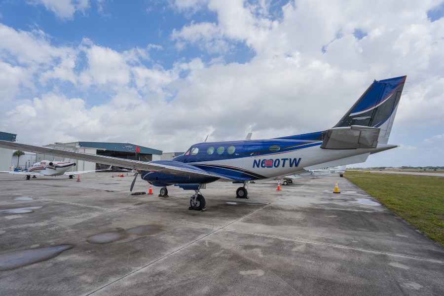 1974 Beechcraft Beech King Air E90, photo 6