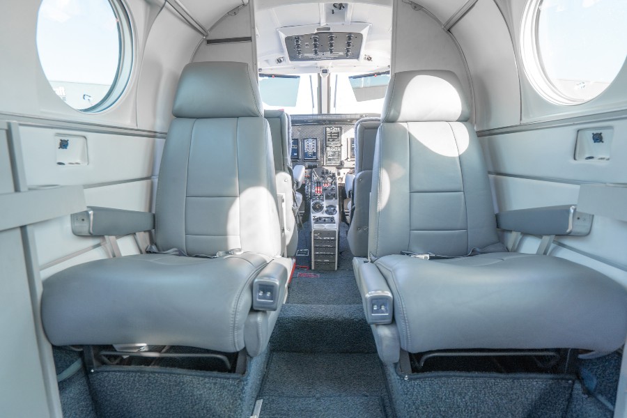 1974 Beechcraft Beech King Air E90, photo 7