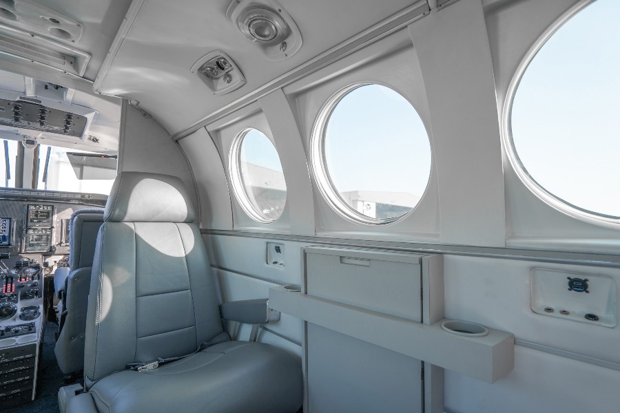 1974 Beechcraft Beech King Air E90, photo 9