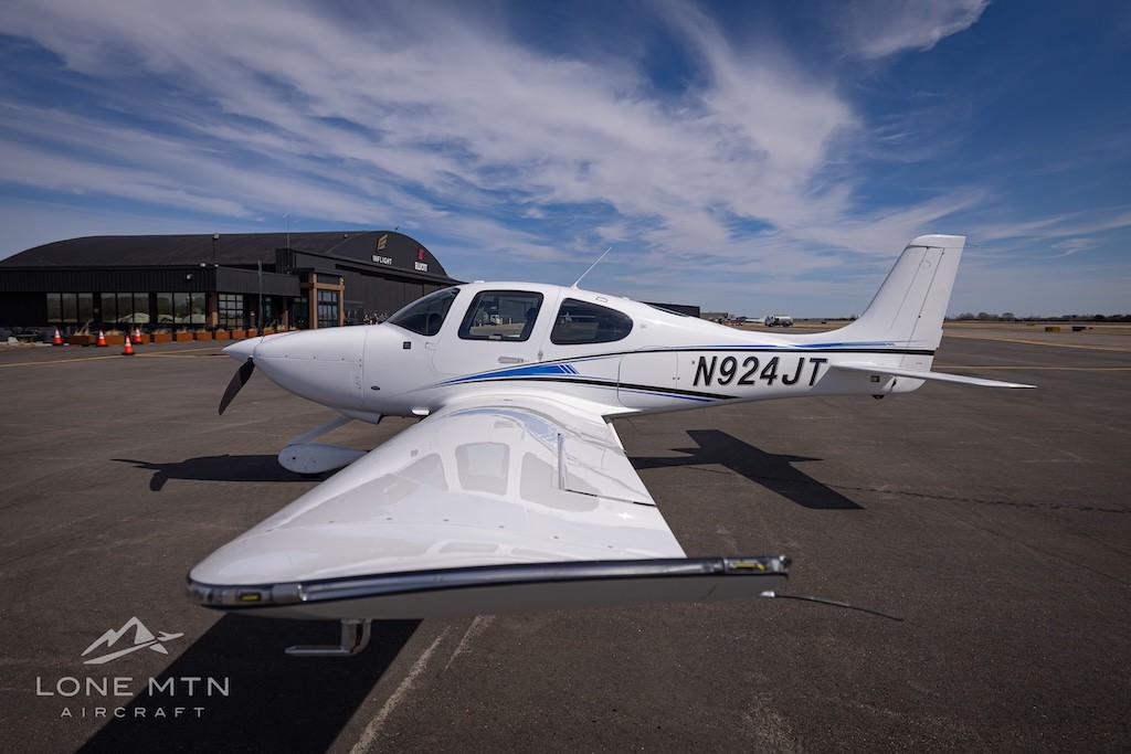 2022 Cirrus SR20 — photo 2