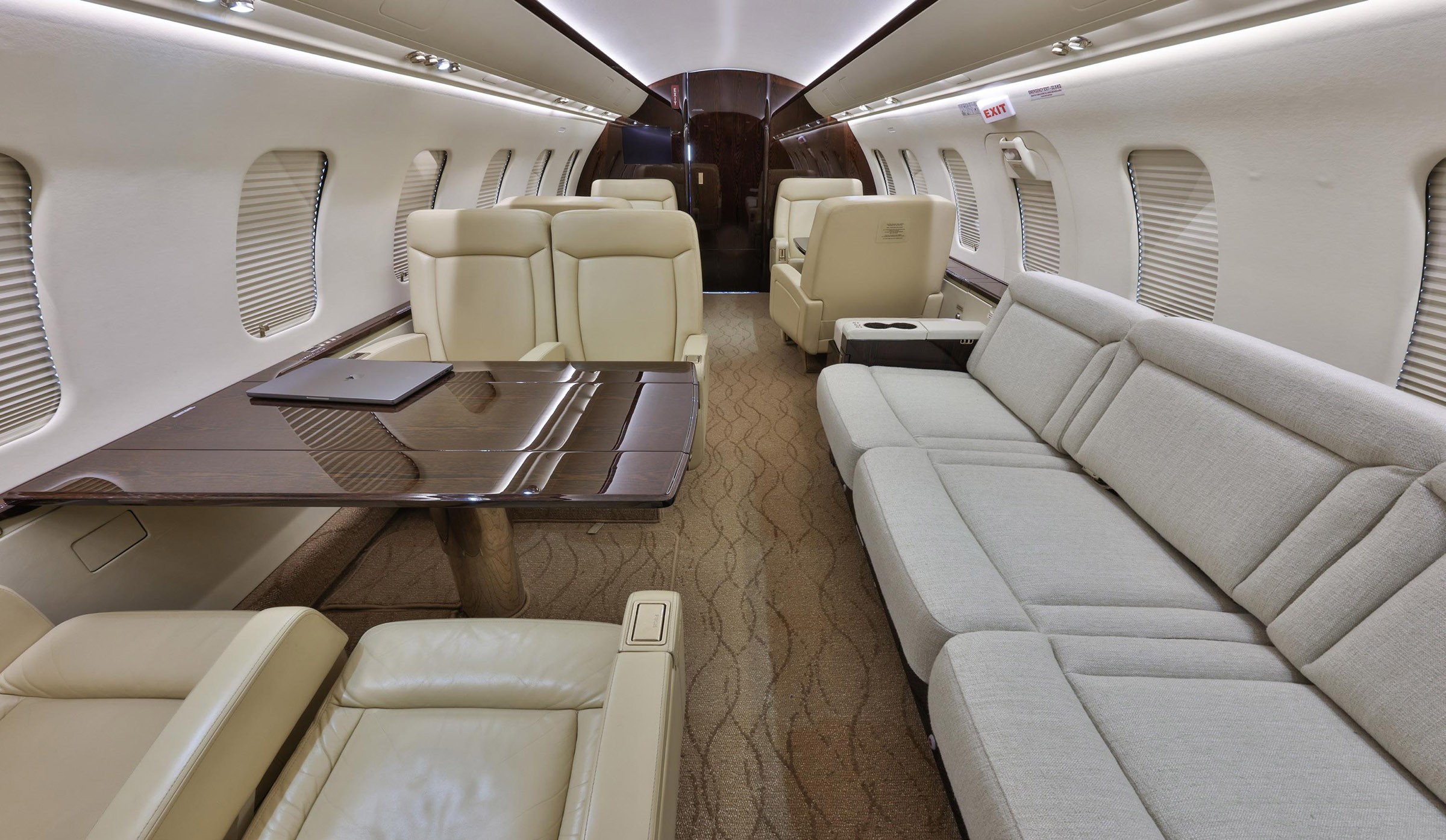 2010 Bombardier Challenger 605 — photo 3