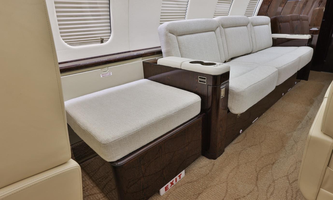 2010 Bombardier Challenger 605 — photo 5