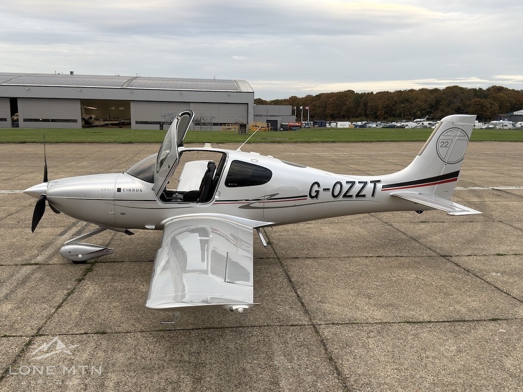 2011 Cirrus SR22T — photo 2