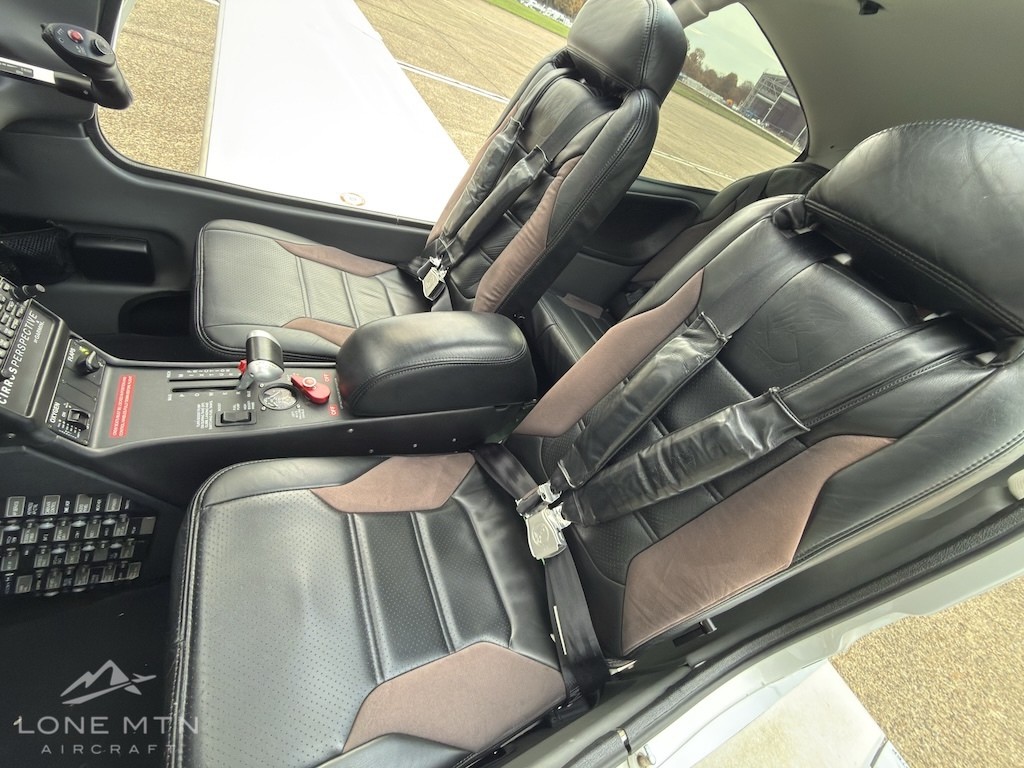 2011 Cirrus SR22T — photo 5
