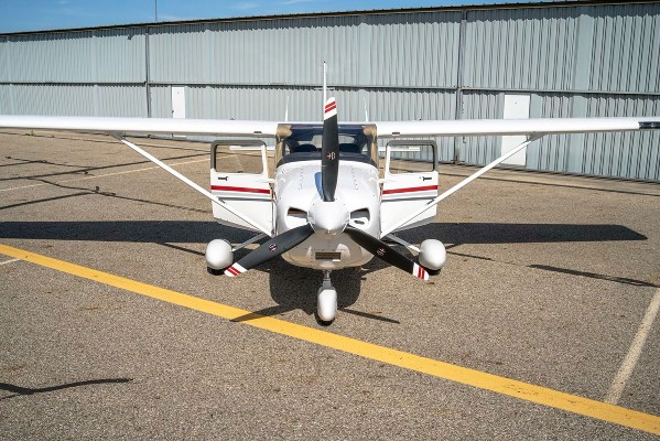 2002 Cessna 182T — photo 3