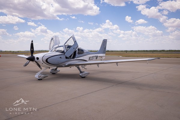 2011 Cirrus SR22T — photo 1