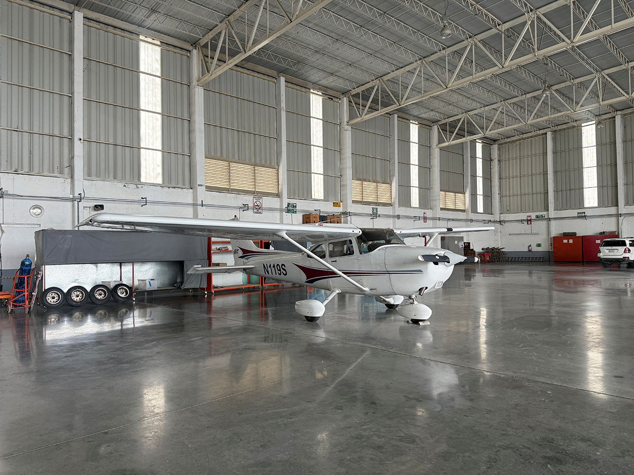 2000 Cessna 172S — photo 2