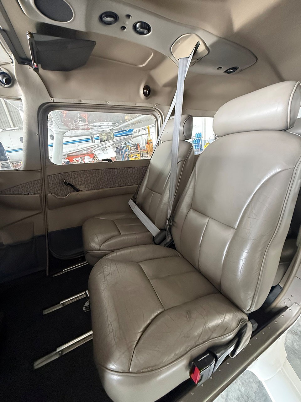 2000 Cessna 172S — photo 3