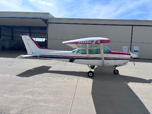 1980 Cessna 172RG — photo 1
