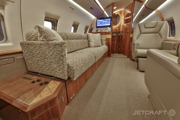 2000 Bombardier Challenger 604 — photo 3