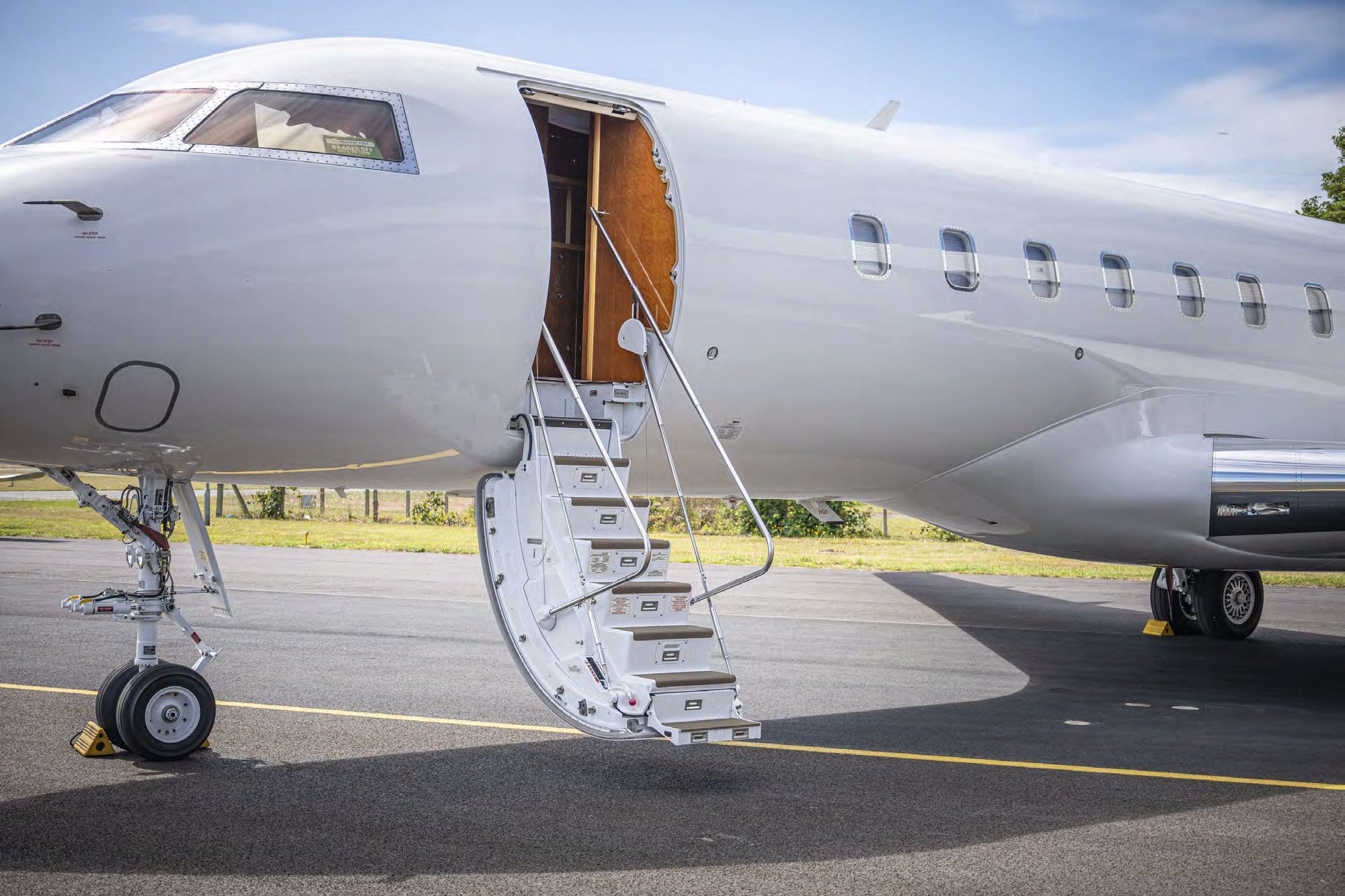 2014 Bombardier Global 5000 — photo 2